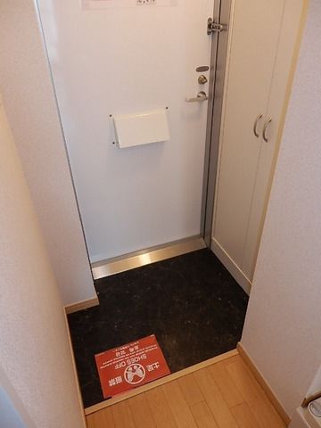 玄関　大きなシューズボックス付き
