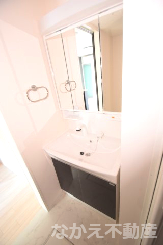 洗面設備　スペースが確保できる洗面所です