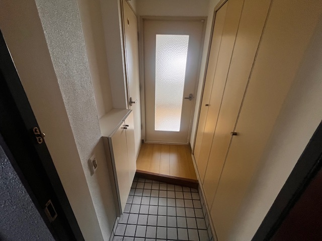玄関　下駄箱あります