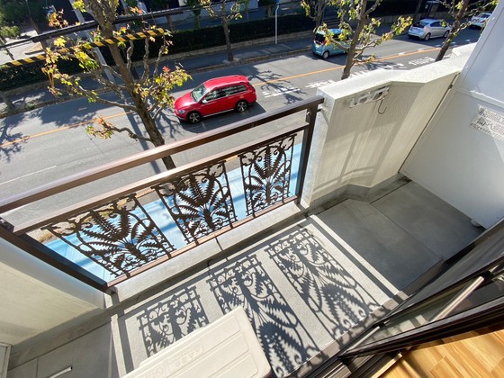 バルコニー　※別号室の写真となります。