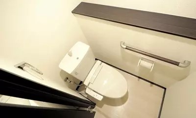 トイレ　同物件、別号室のものです。