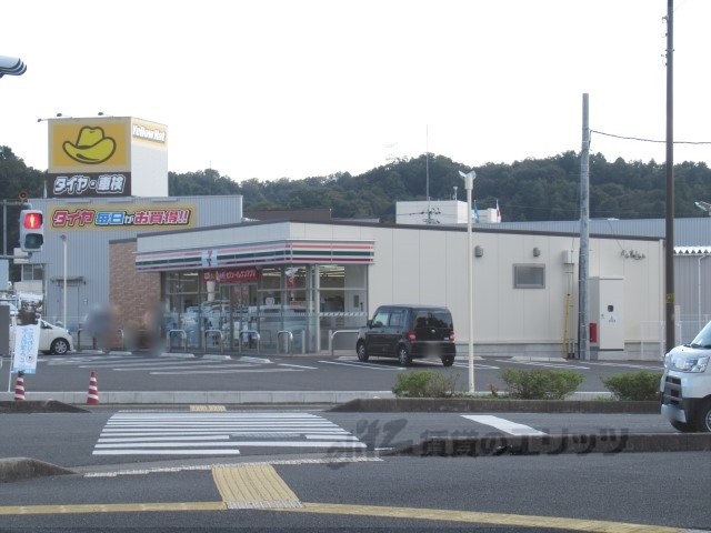 コンビニ　セブンイレブン甲賀市役所前店（コンビニ）まで450m