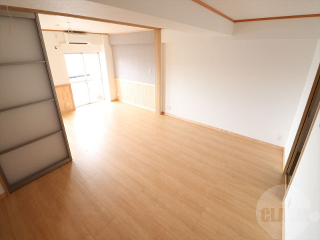 居室・リビング　１１帖の広々リビング