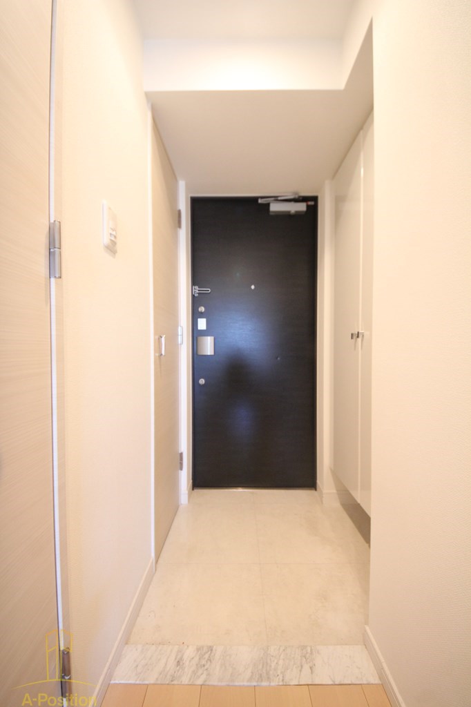 玄関　サムティ北梅田VESSEL（ヴェッセル）