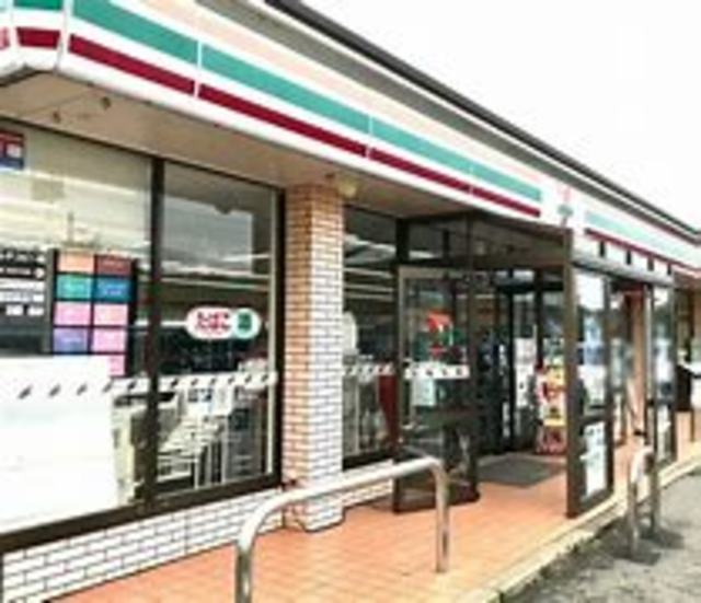 コンビニ　セブンイレブン和歌山屋形町店（コンビニ）まで745m