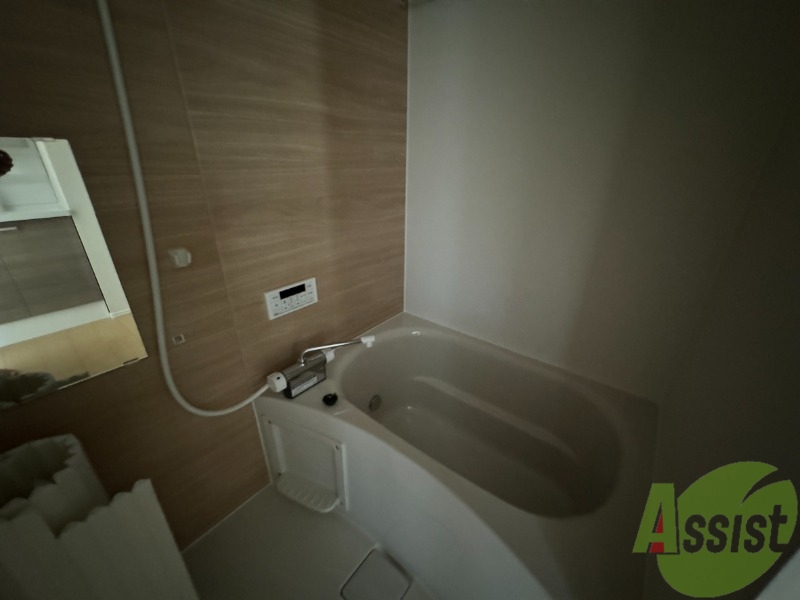 バス・シャワールーム　浴室は狭すぎず、シャワーも浴びやすそうです。