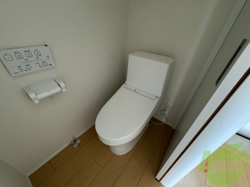 トイレ　トイレはウォシュレット機能付きです。安心して使用できますね。