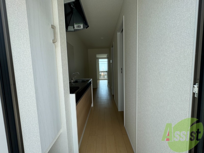 玄関　玄関からの様子です。すぐ部屋が見えないのは安心ですね。