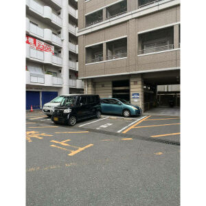 駐車場　駐車場に車を止められます