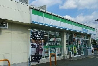 コンビニ　ファミリーマート（コンビニ）まで400m
