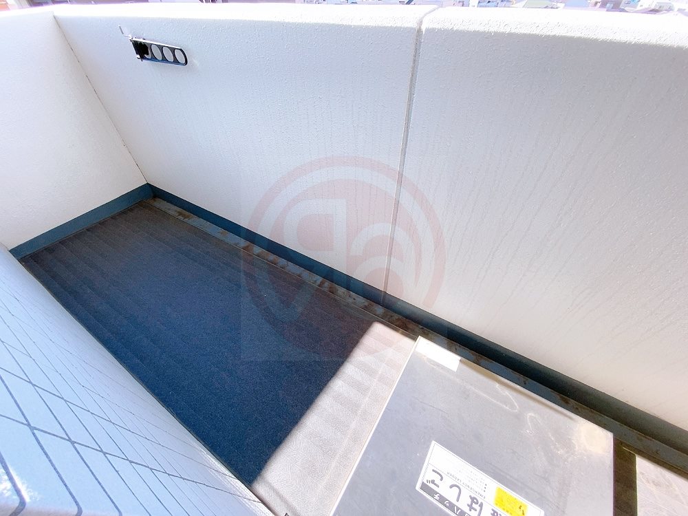 バルコニー　暖かな日差しのふりそそぐバルコニー