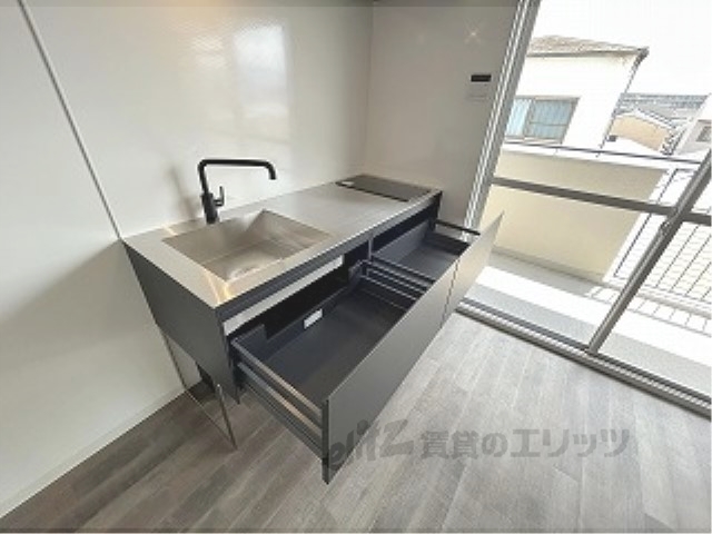 収納　キッチン下部収納