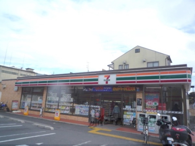 コンビニ　セブンイレブン京都太秦蚕ノ社店（コンビニ）まで260m