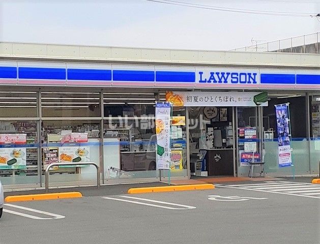 コンビニ　ローソン合志須屋店（コンビニ）まで738m