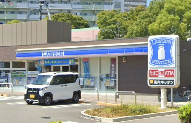 コンビニ　ローソン　西宮武庫川団地前駅店（コンビニ）まで211m