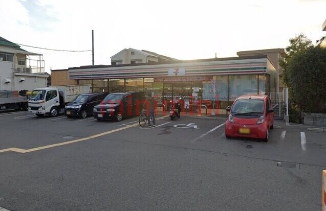 コンビニ　セブンイレブン摂津東正雀店（コンビニ）まで572m
