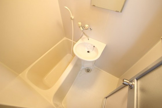 バス・シャワールーム　※別部屋の写真です