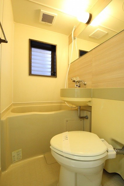 バス・シャワールーム　同物件、別号室のものです。