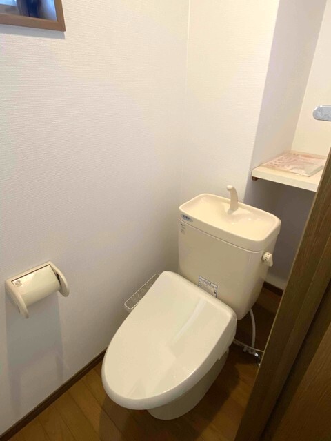 トイレ　温水洗浄便座付き