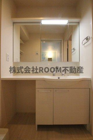 洗面設備　独立洗面台、朝の身支度には欠かせません