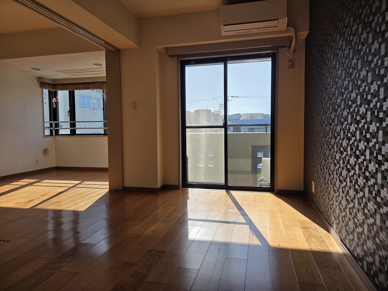 その他部屋・スペース　5.8帖の南向きの明るい居室。お子様部屋に最適です。
