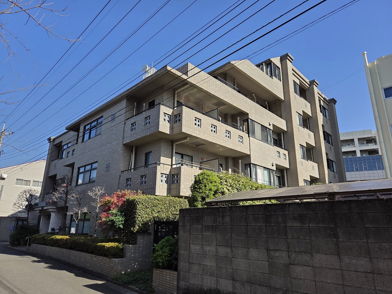建物外観　鉄筋コンクリート造5階建オートロック付分譲マンションです！