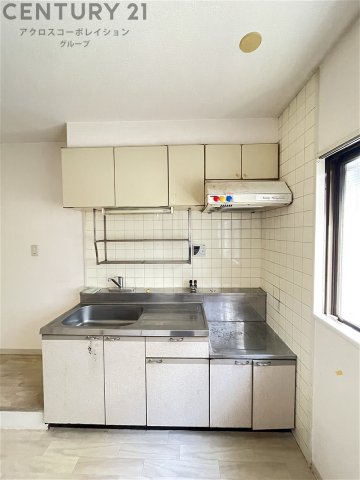 キッチン　壁付けキッチンでスペースを最大限有効活用できます！