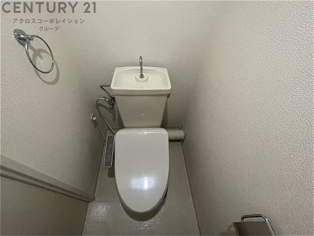 トイレ　温水洗浄便座完備♪