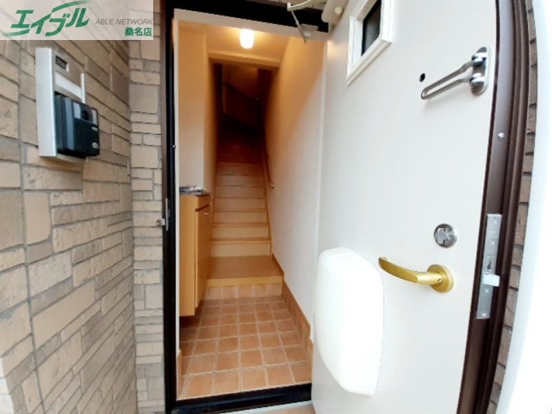 玄関　別部屋反転参考写真です。