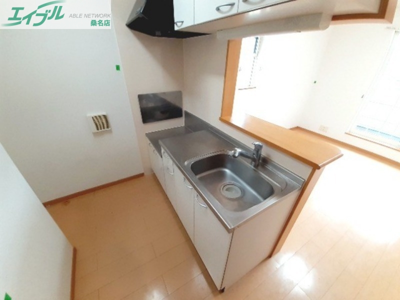 キッチン　別部屋反転参考写真です。