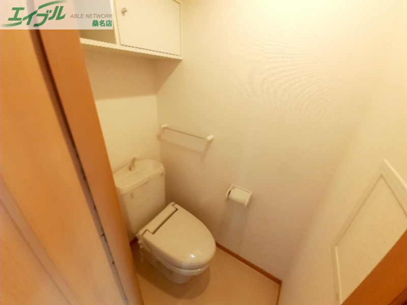 トイレ　別部屋反転参考写真です。