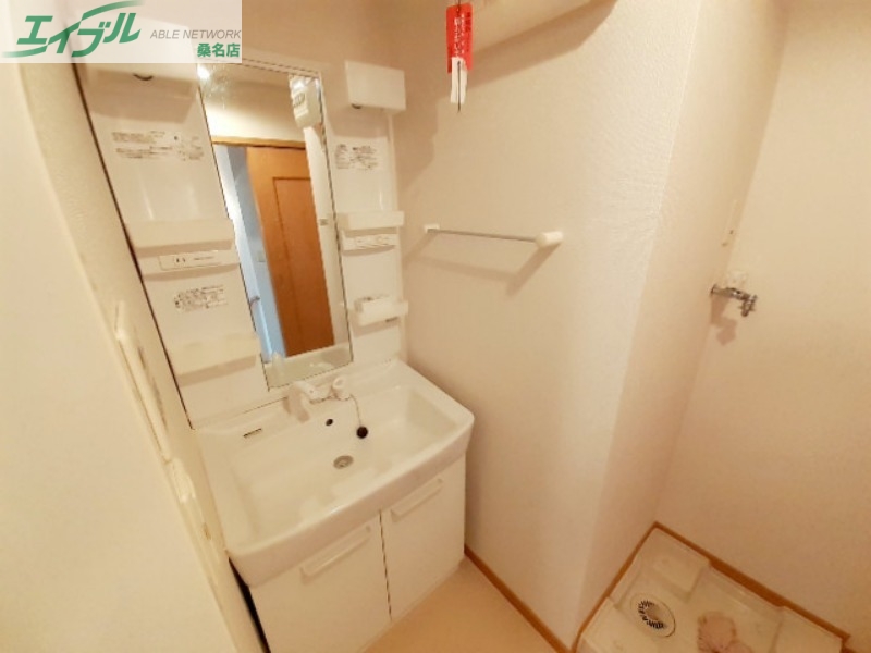 洗面設備　別部屋反転参考写真です。