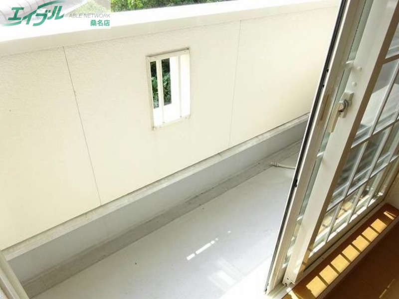 バルコニー　別部屋反転参考写真です。