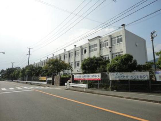 小学校　広島市立安西小学校（小学校）まで880m