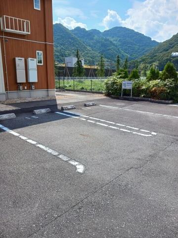 駐車場　エントランス