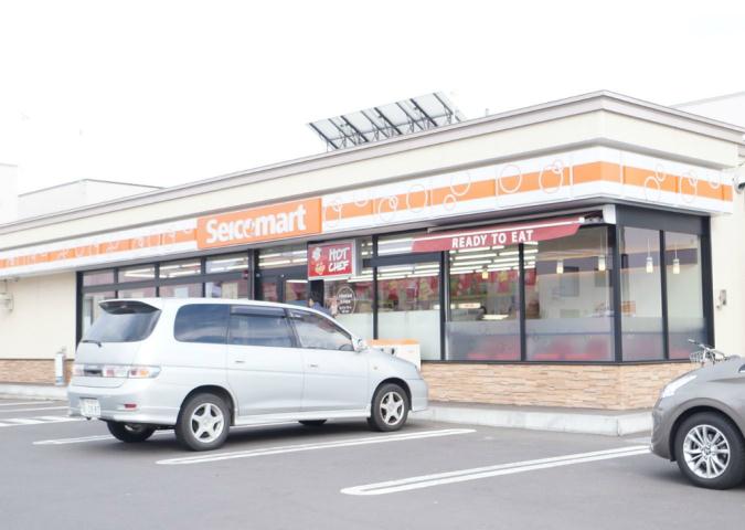 コンビニ　セイコーマート（コンビニ）まで989m