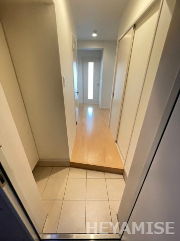 玄関　※反転間取りのお部屋写真です※