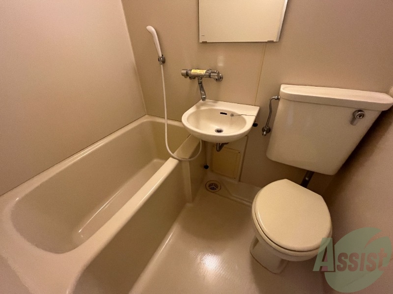 バス・シャワールーム　バスルームは一日の疲れが癒せる場所ですね。