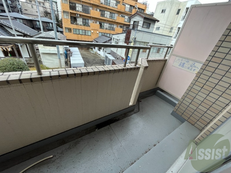 バルコニー　バルコニーはこちらです。洗濯も干せます。