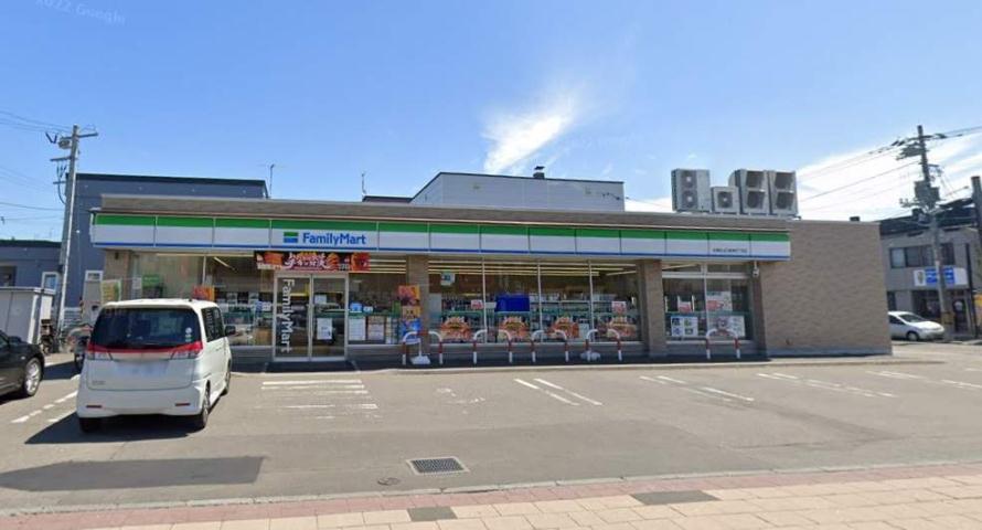コンビニ　ファミリーマート札幌北４０条東８丁目店（コンビニ）まで232m