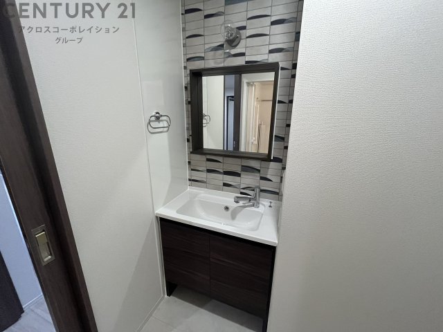 洗面設備　独立洗面台、朝の身支度には欠かせません