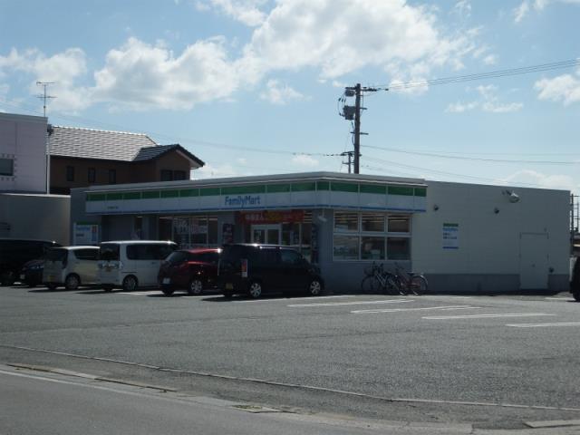 コンビニ　ファミリーマート（コンビニ）まで1262m