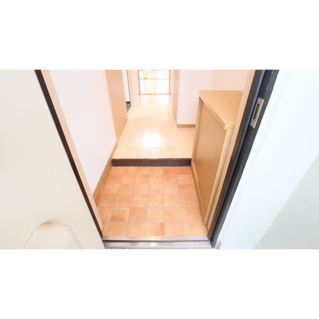 玄関　別部屋の参考写真です。