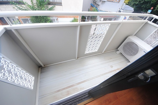 バルコニー　写真は２０１号室