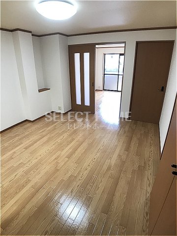 居室・リビング　こちらの居間で趣味の時間をお楽しみください