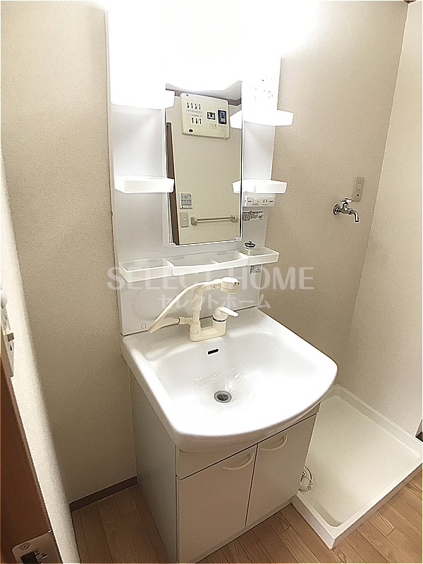 洗面設備　独立洗面台、朝の身支度には欠かせません