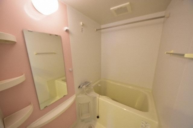 バス・シャワールーム　同物件別室のお写真です