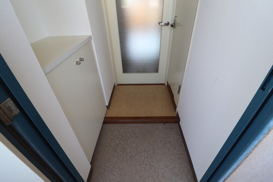 玄関　※別号室の写真です。