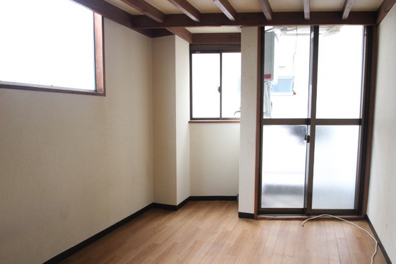 居室・リビング　※別号室の写真です。