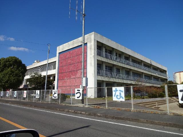 小学校　飯塚市立若菜小学校（小学校）まで438m